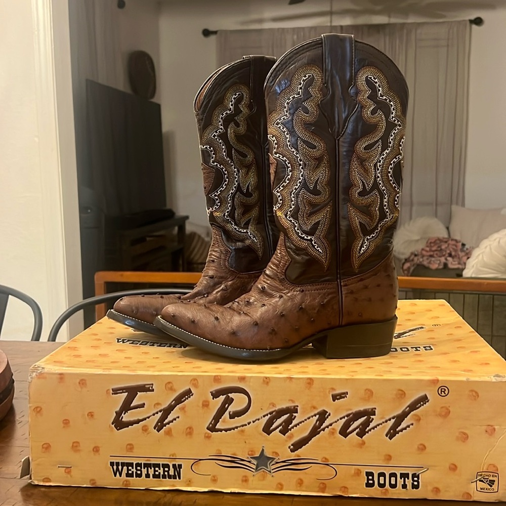 Brown leather pair of woman boots (ostrich) size 24 Mexican ( US 7)